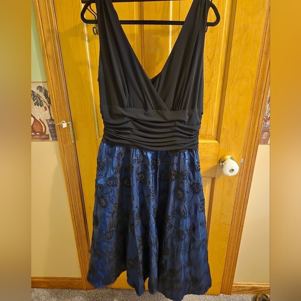 Dress Barn Black and Blue Cocktail Dress - Picture 4 of 6